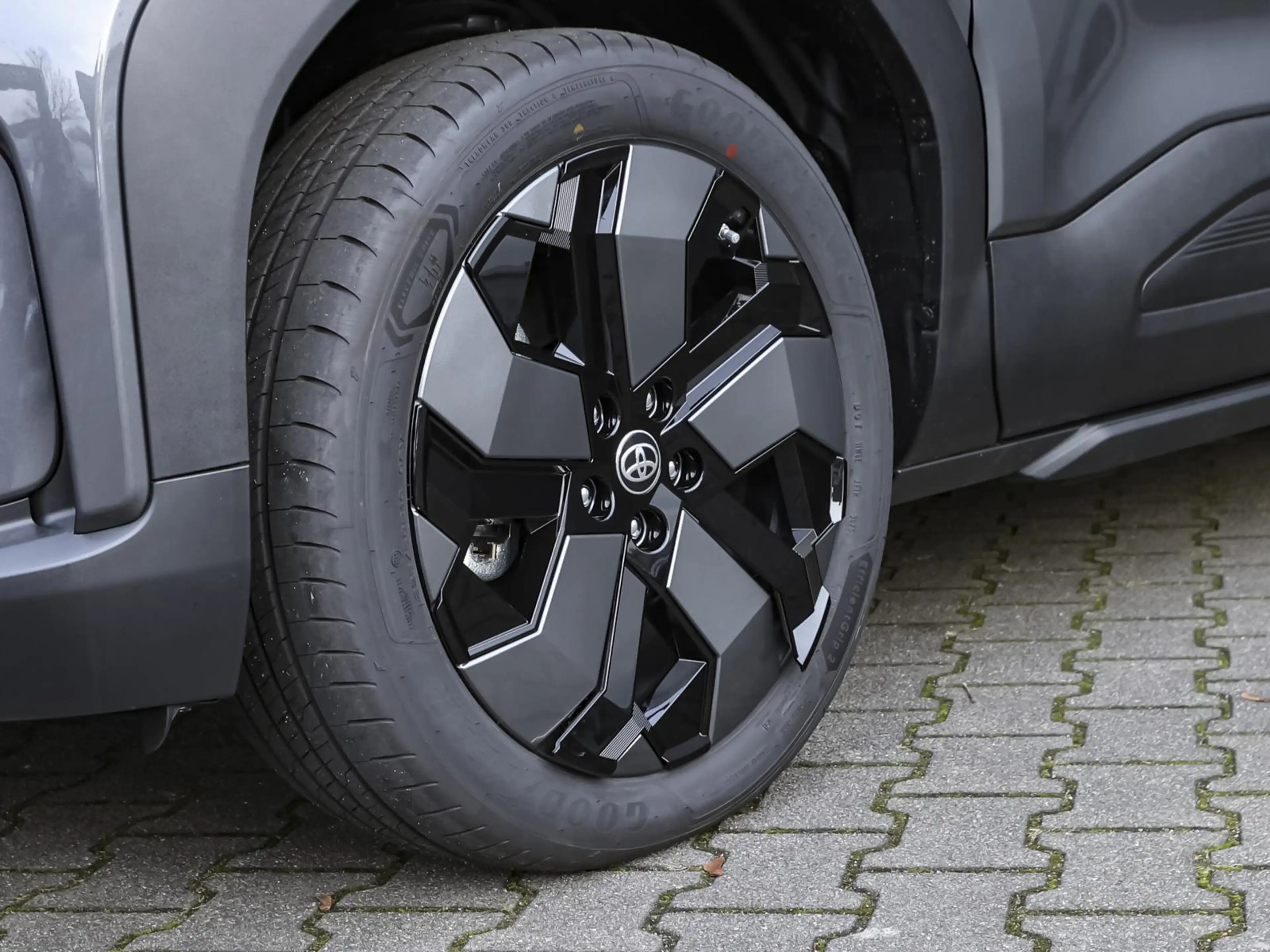 Toyota Urban Cruiser BEV 4x2 Lounge PanoDach JBL 360° — photo 13