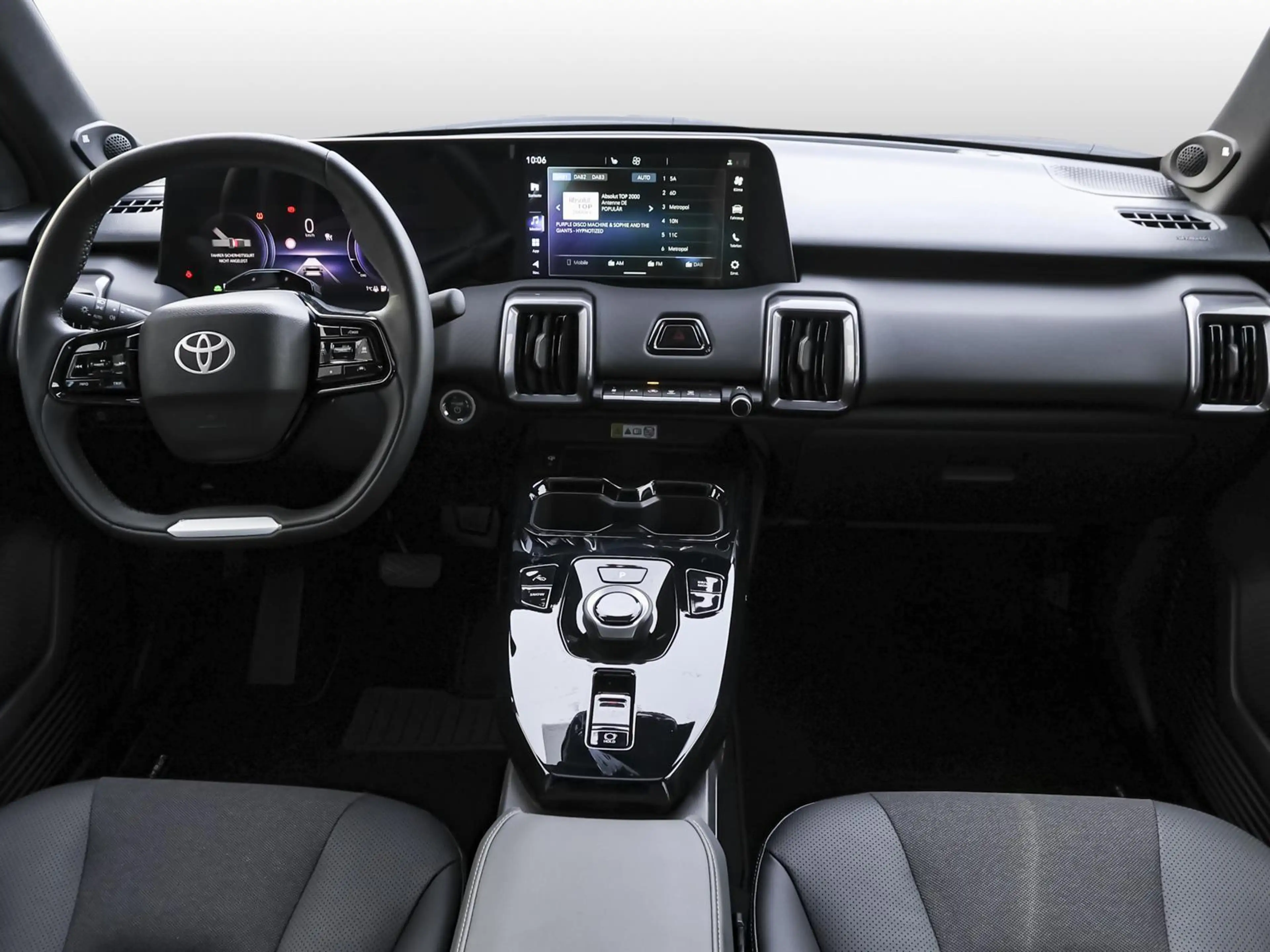 Toyota Urban Cruiser BEV 4x2 Lounge PanoDach JBL 360° — photo 8