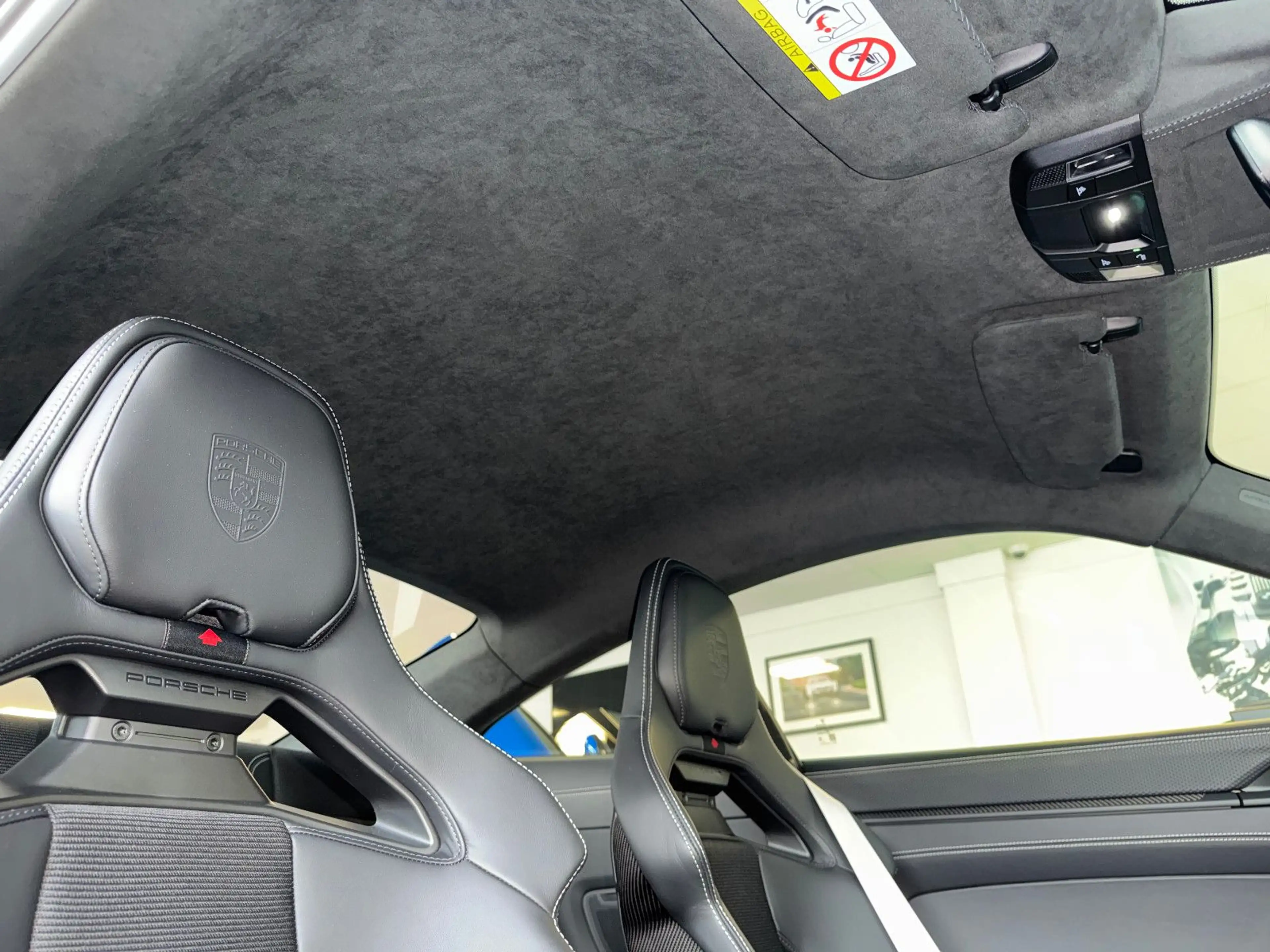 Porsche 992 GT3 Touring Schalen Carbon-Dach Lift Matrix — photo 10
