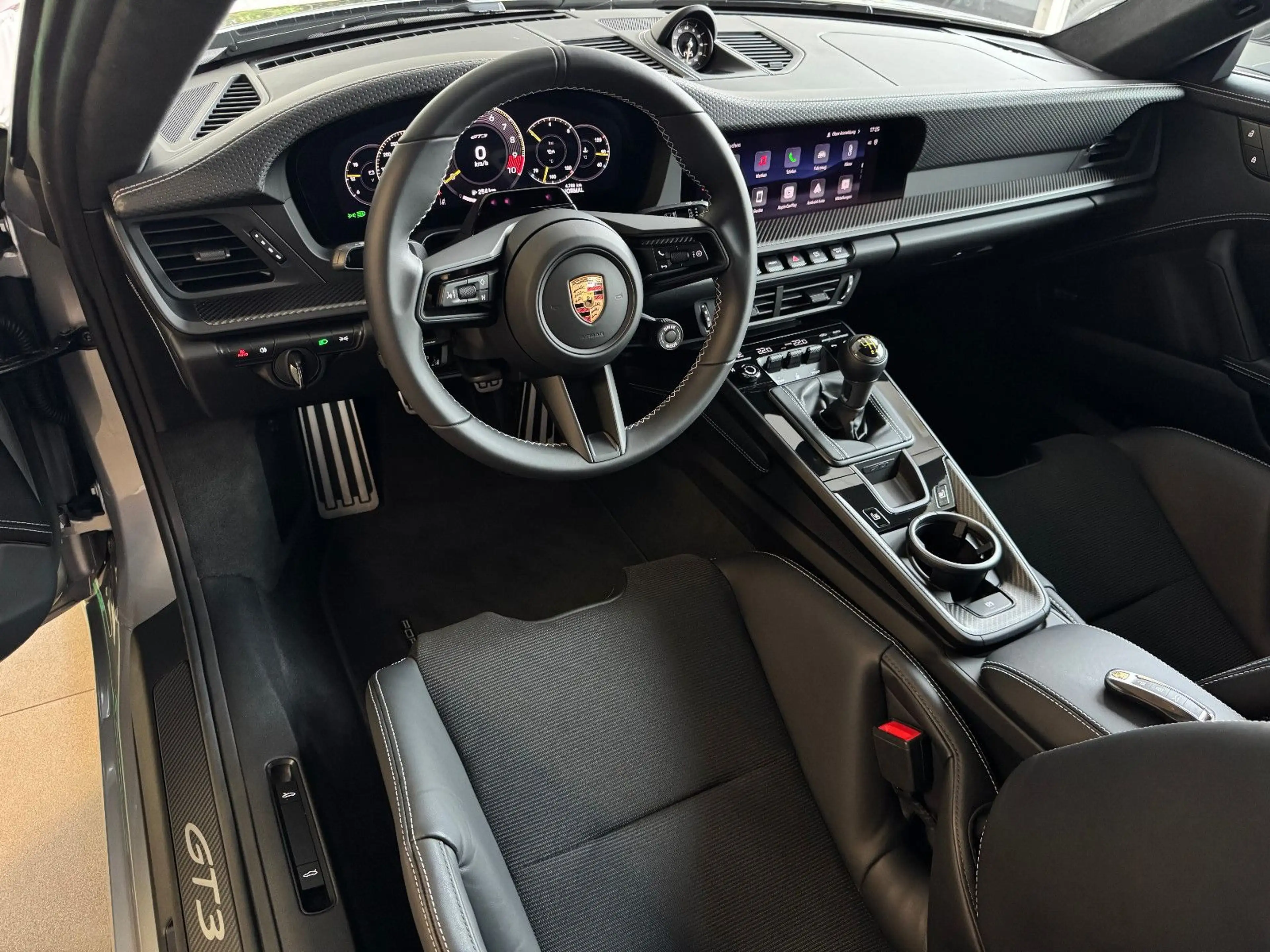 Porsche 992 GT3 Touring Schalen Carbon-Dach Lift Matrix — photo 9