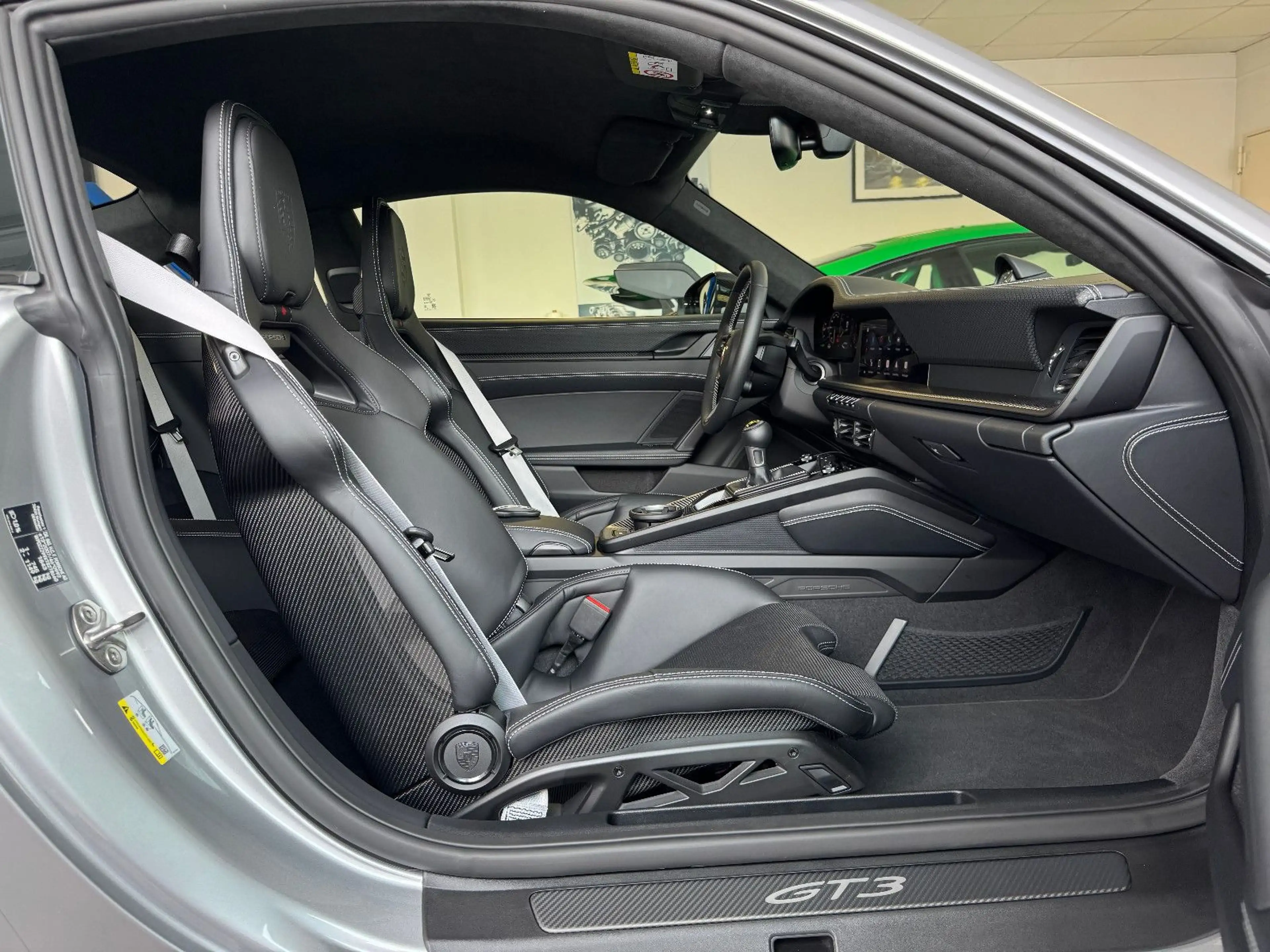 Porsche 992 GT3 Touring Schalen Carbon-Dach Lift Matrix — photo 12