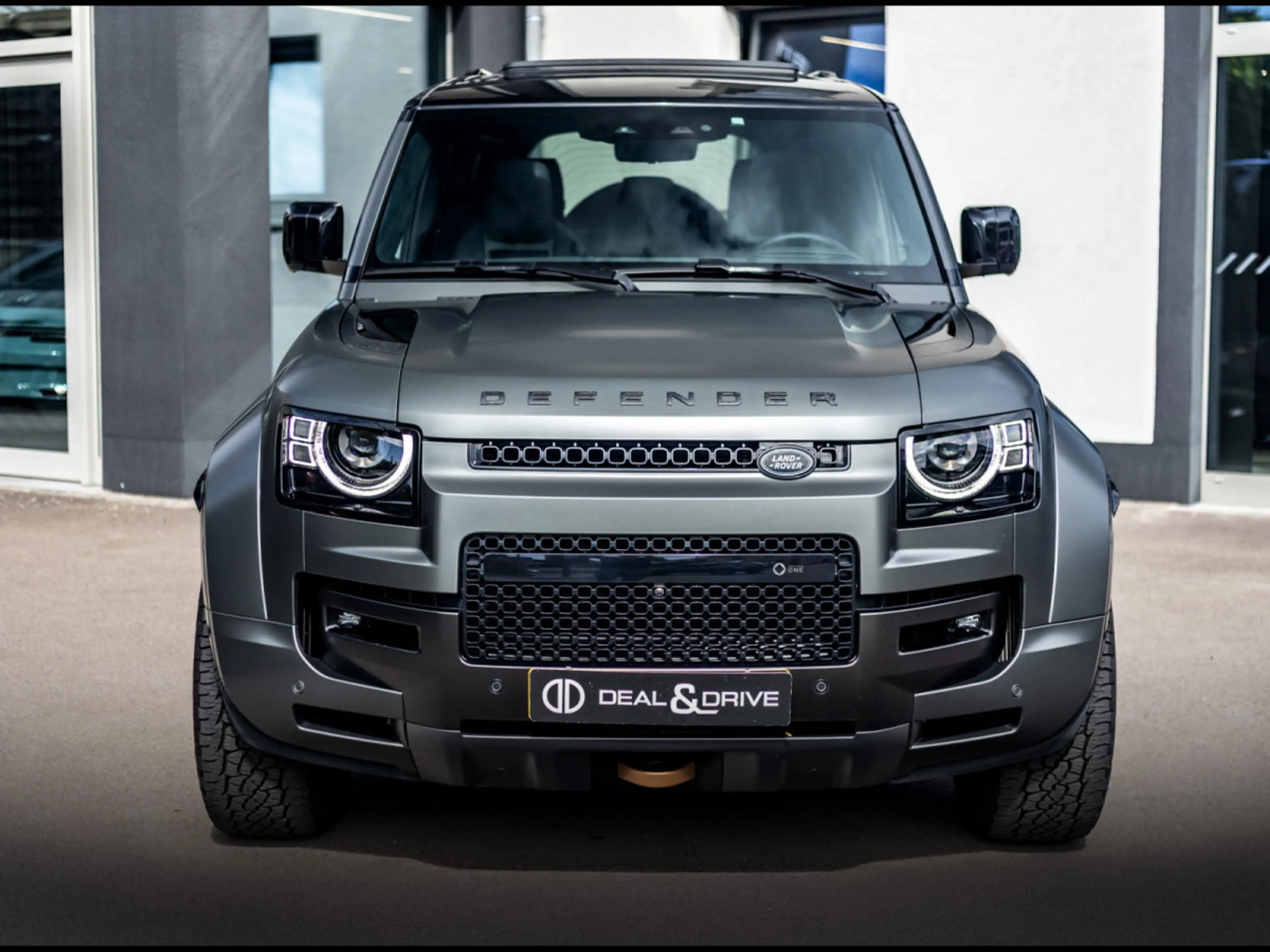 Land Rover Defender 110 V8 P635 OCTA EDITION ONE°FAROE GREEN°SATIN PPF — photo 5