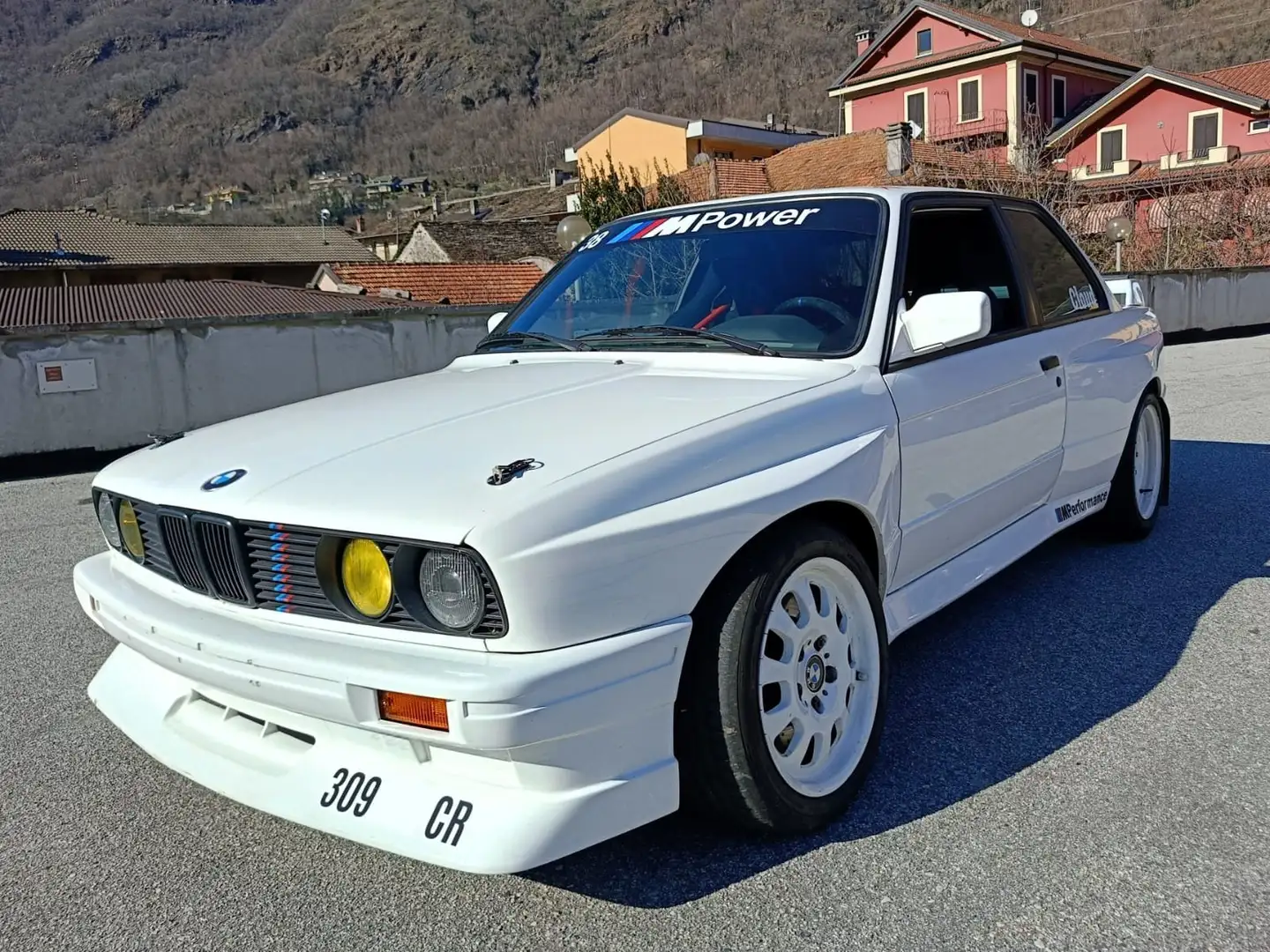 BMW e30 swap 4.4 v8 286cv Weiß - 1