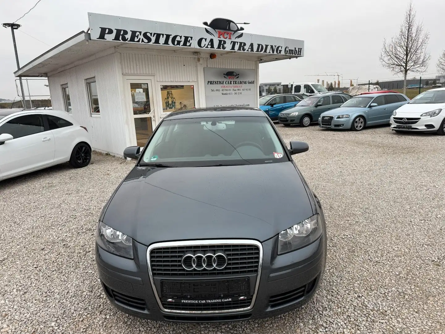 Audi A3 1.9 TDI Attraction*2.HAND* Grau - 2