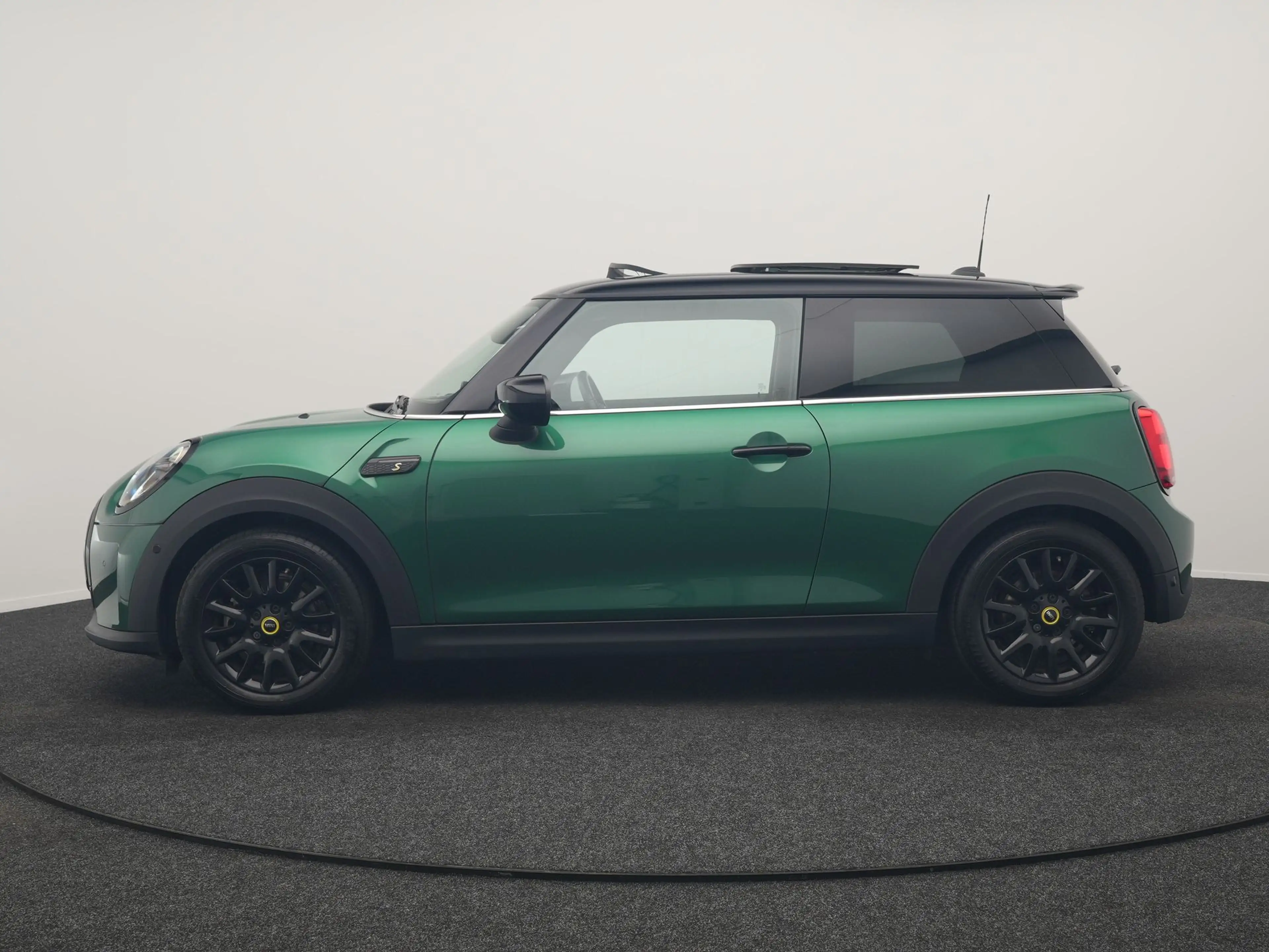 MINI Cooper SE Electric 33 kWh 184pk Dealer O.H | Panodak | Harma — photo 2