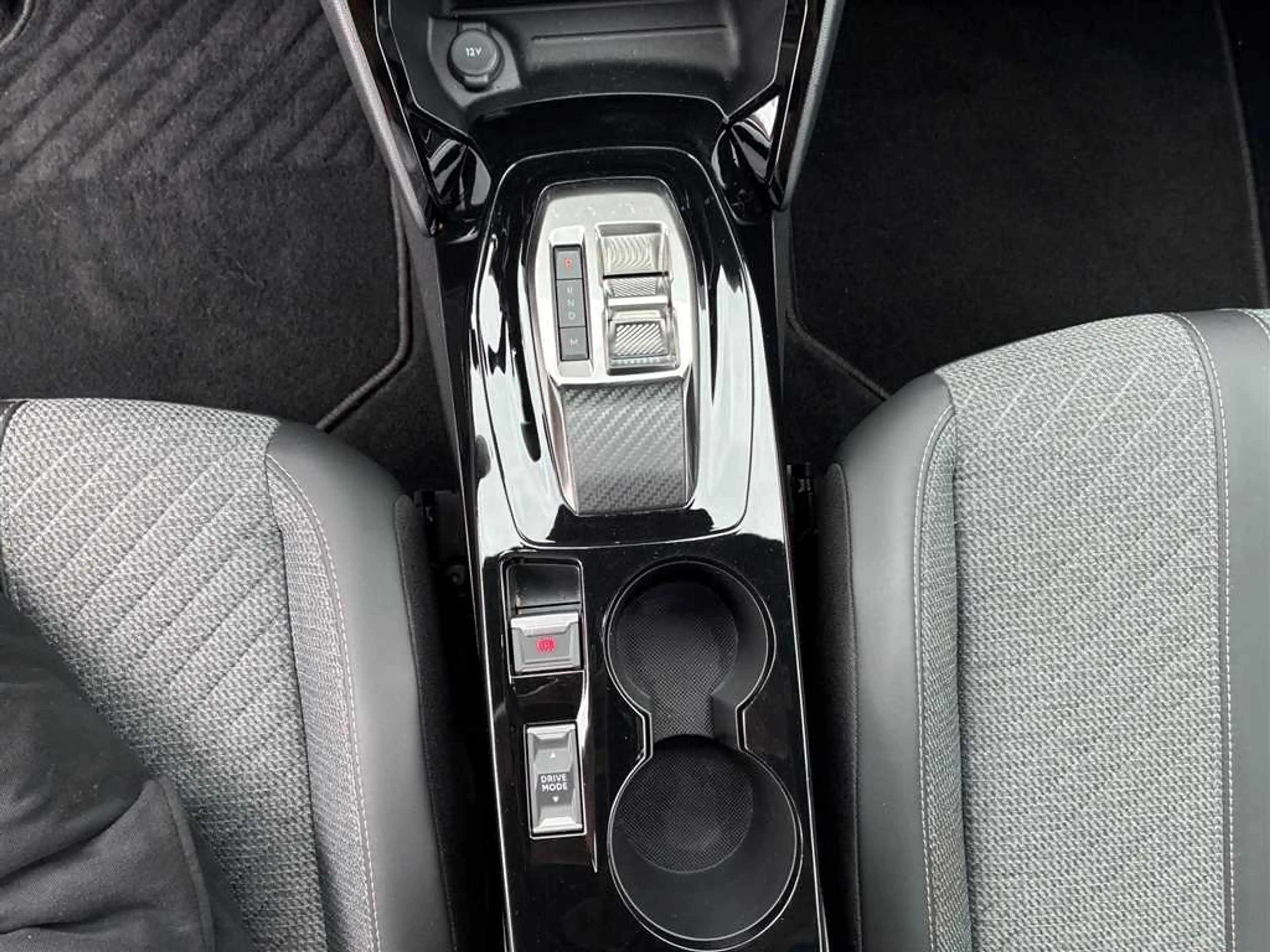 Peugeot 2008 Allure 1.2 PurTech — photo 13