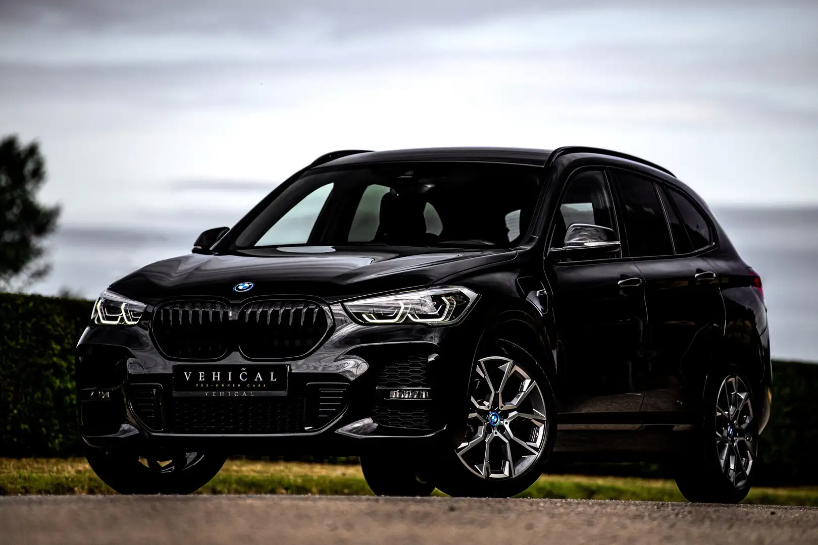 BMW X1 xDrive25e M Sport | CAMERA | APPLE CARPLAY | LEDER Noir - 1