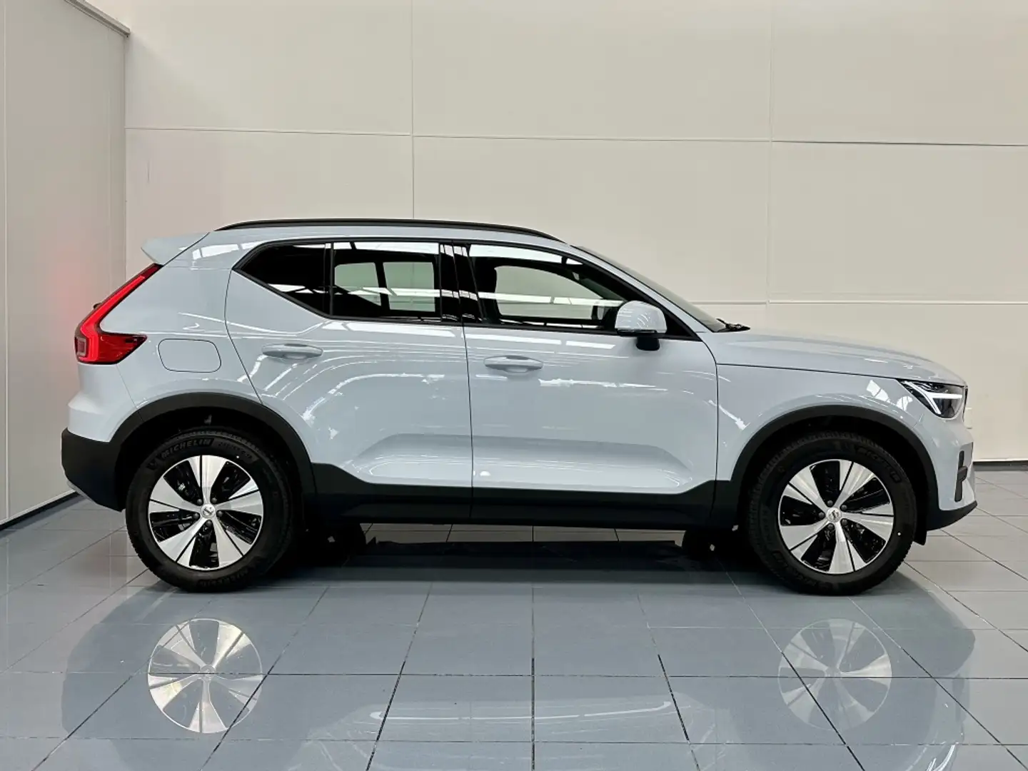 Volvo XC40 B3 Essential Aut. Blau - 2