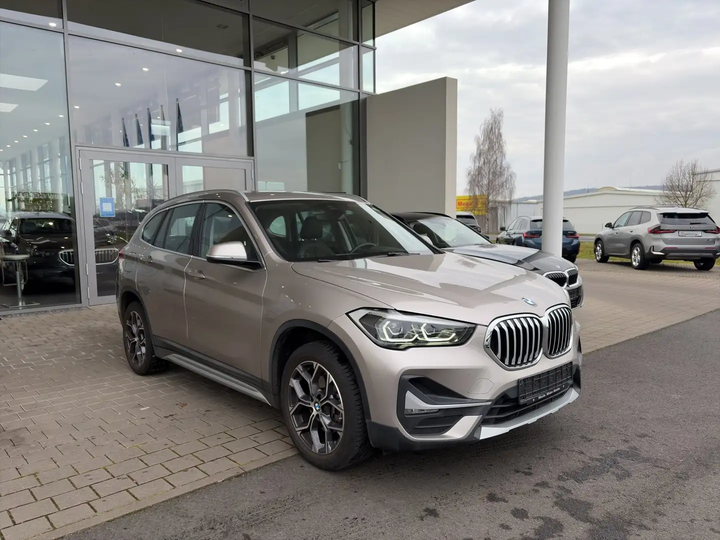 BMW X1 sDrive18i xLine Navi.LED.Tempomat.DAB.PDC hi. Silber - 2