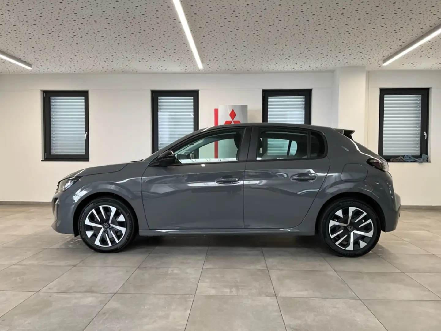 Peugeot 208 1.2 PureTech Active LED Klima Tempomat PDC Grau - 2