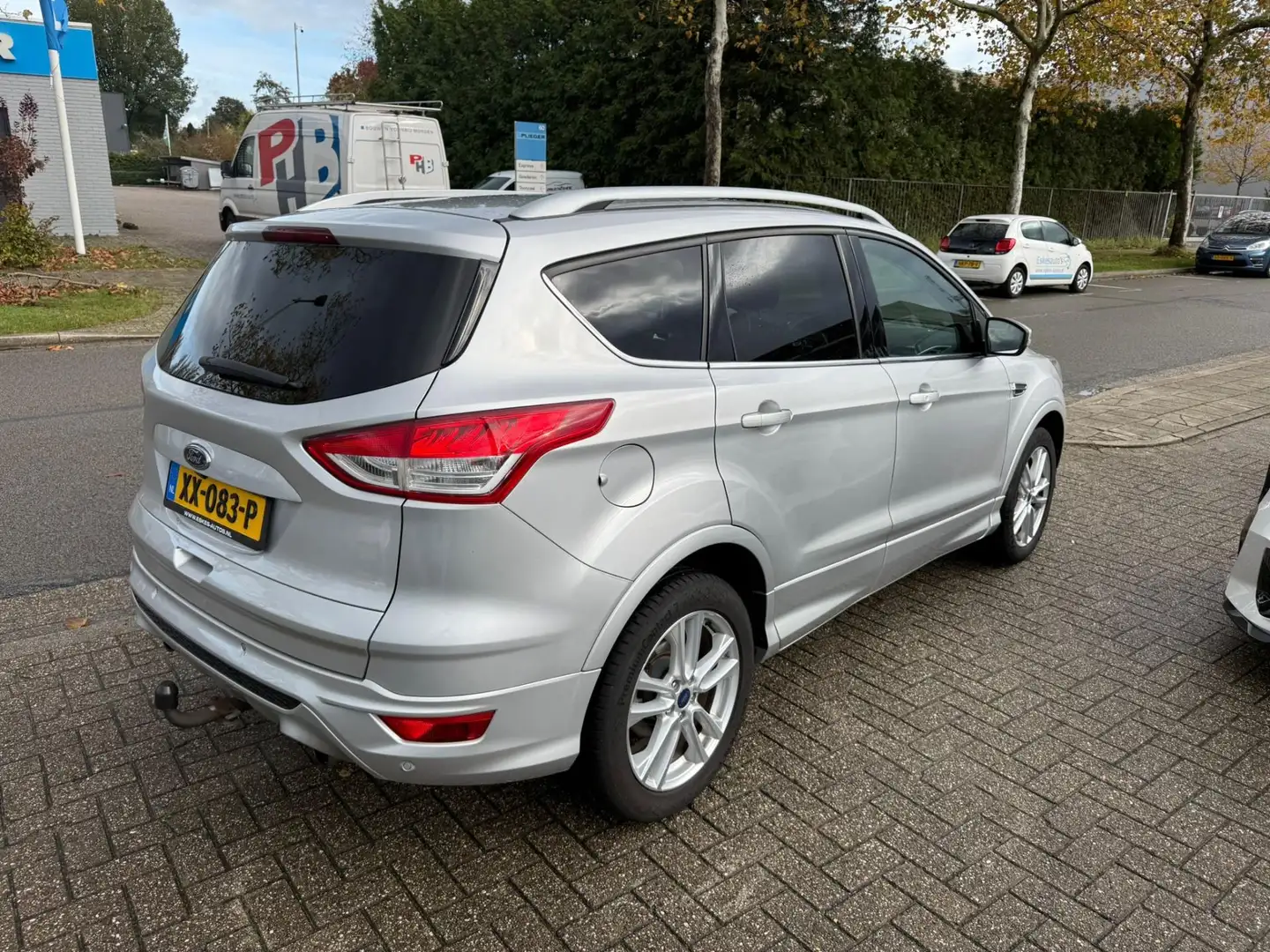 Ford Kuga 1.5 Titanium Styling Pack, Navi, Camera, NAP, Nett Grijs - 2
