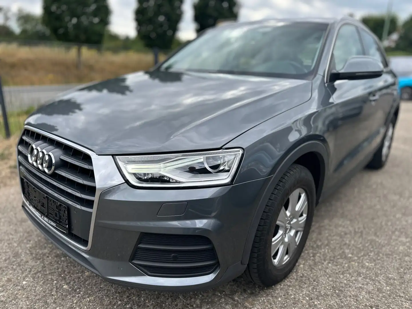 Audi Q3 Bi-Xenon*Garantie*S-heft* Grau - 1