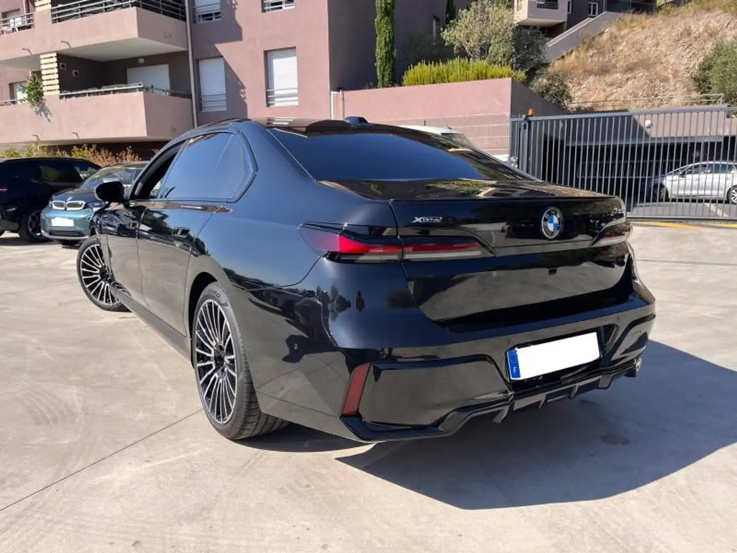 BMW 750 750eA xDrive 489ch M Sport Noir - 2