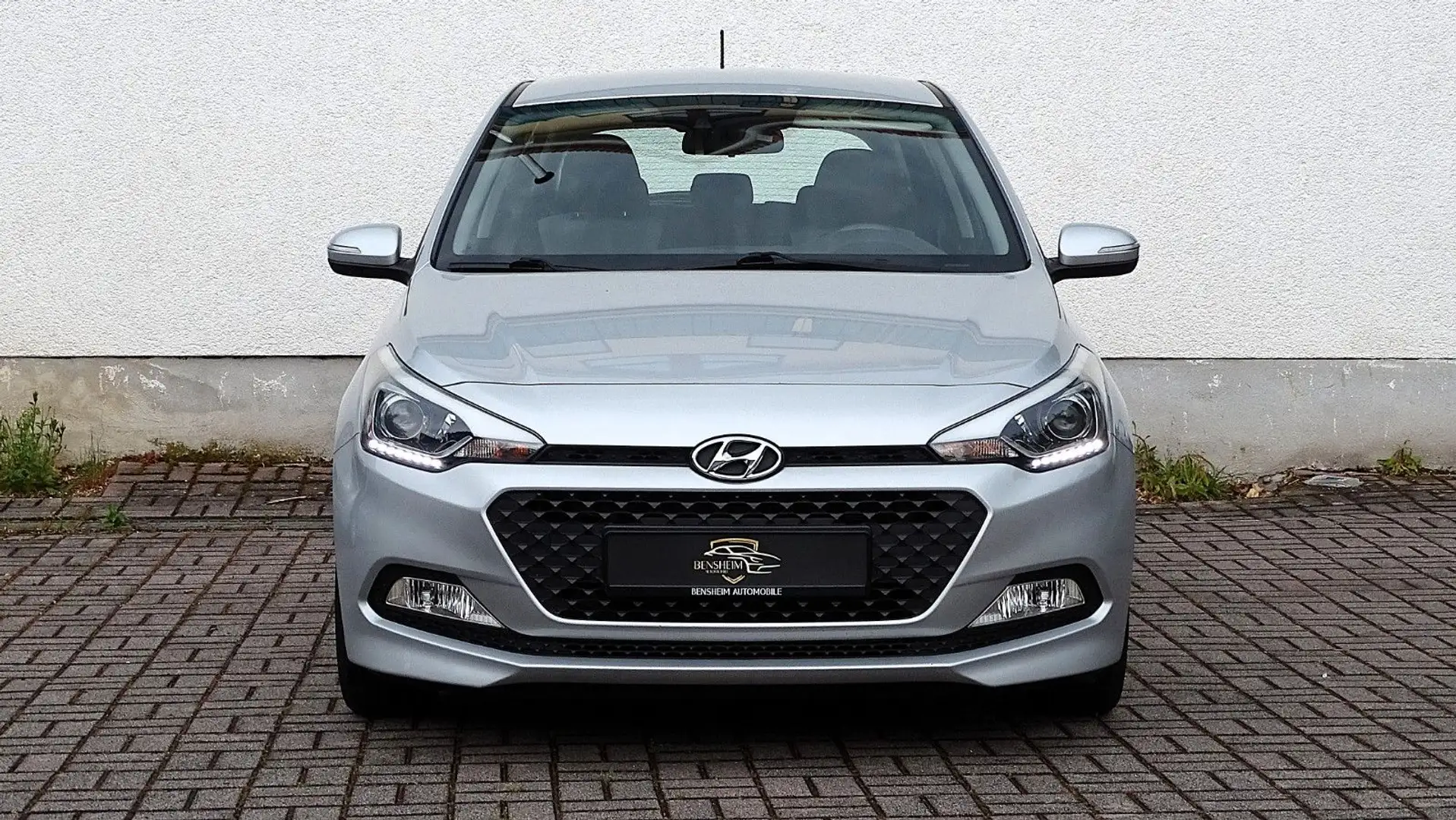 Hyundai i20 1.HAND|Automatik|Tempomat|SHZ|LHZ|USB|PDC| Silber - 2