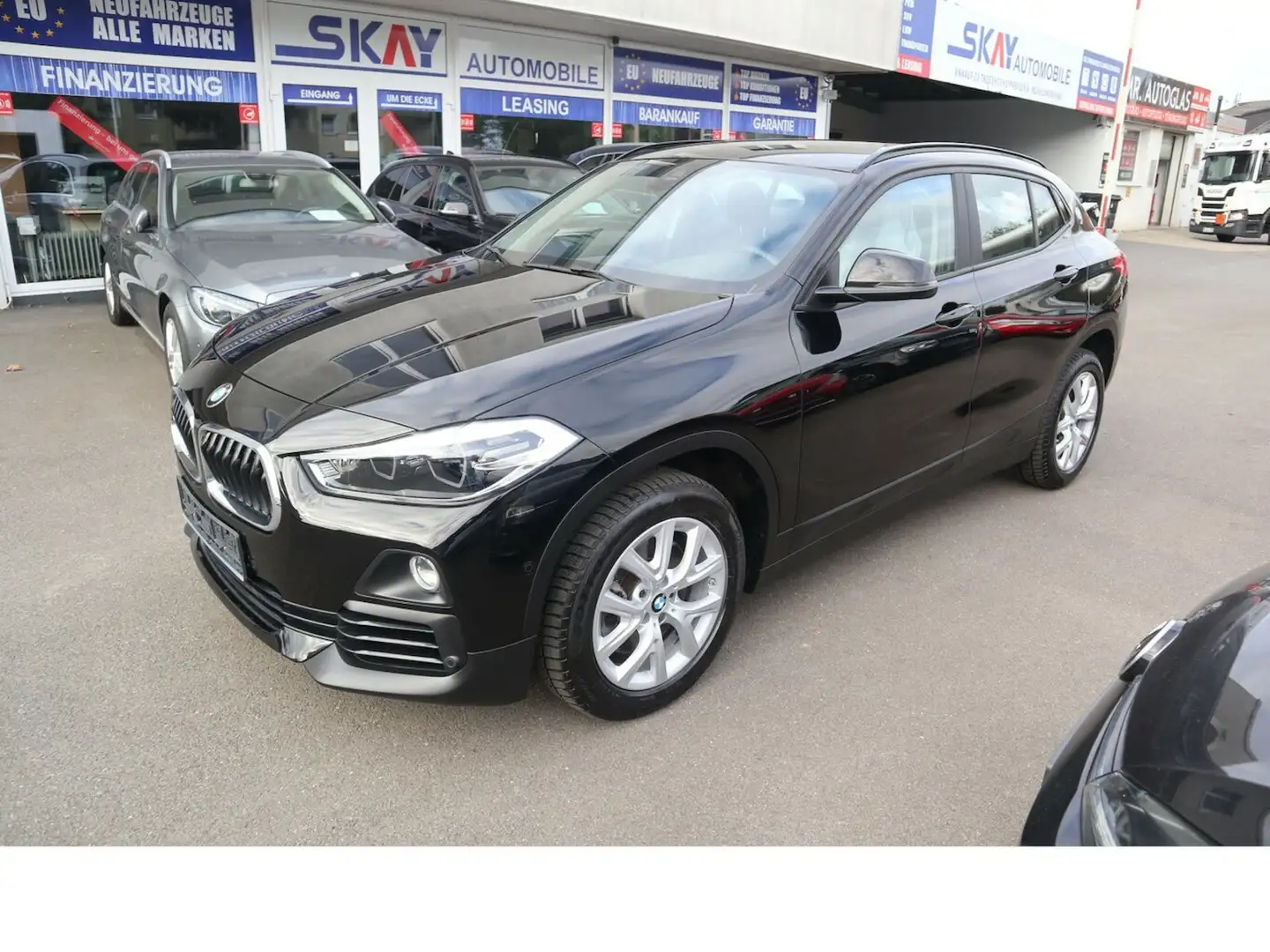 BMW X2 sDrive 20 i Advantage Navi Tempo Scheckheftge Schwarz - 2