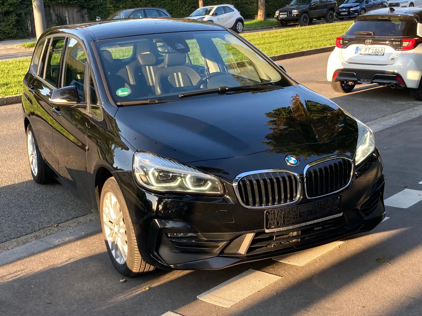 BMW 218 d GranTourerSport Line+Klimaaut/Navi/LED/PDC/Kam+ Schwarz - 2