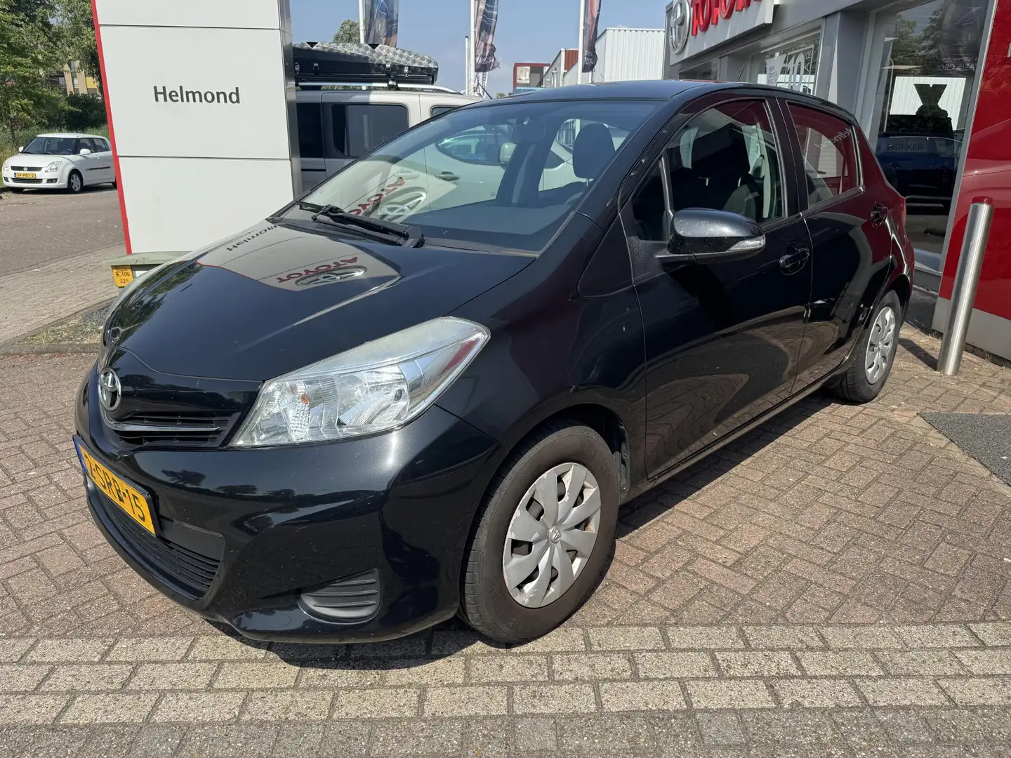 Toyota Yaris 1.0 VVT-i Now Schwarz - 2