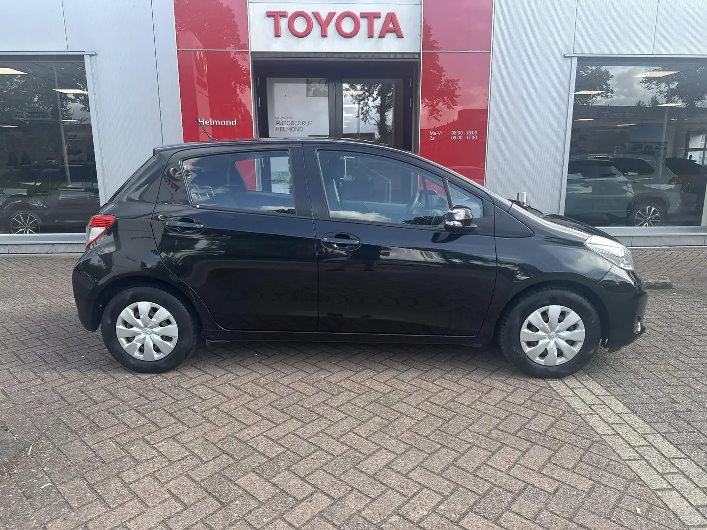 Toyota Yaris 1.0 VVT-i Now Zwart - 2