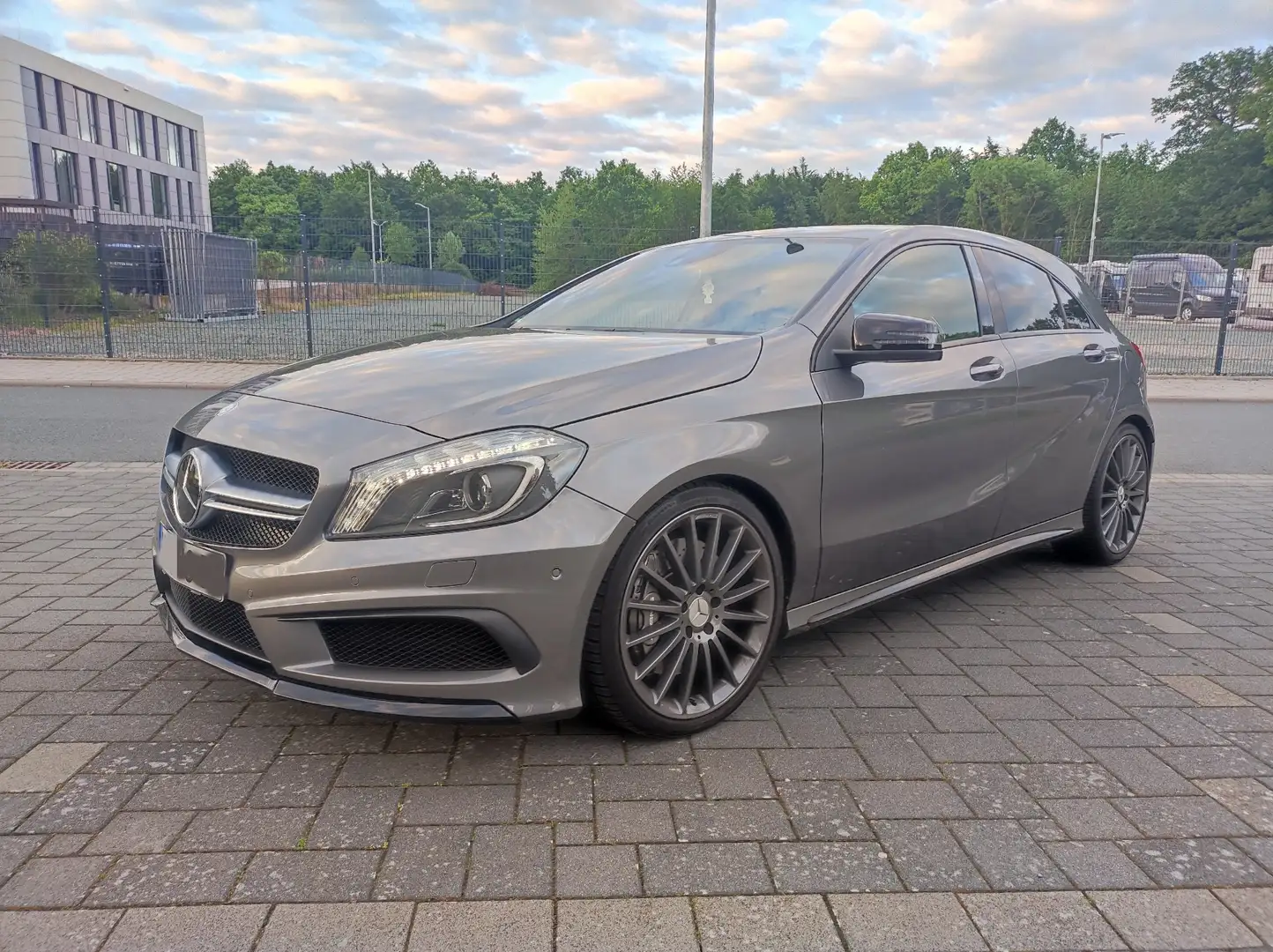 Mercedes-Benz A 45 AMG A 45 AMG 4Matic (176.052) Grau - 2