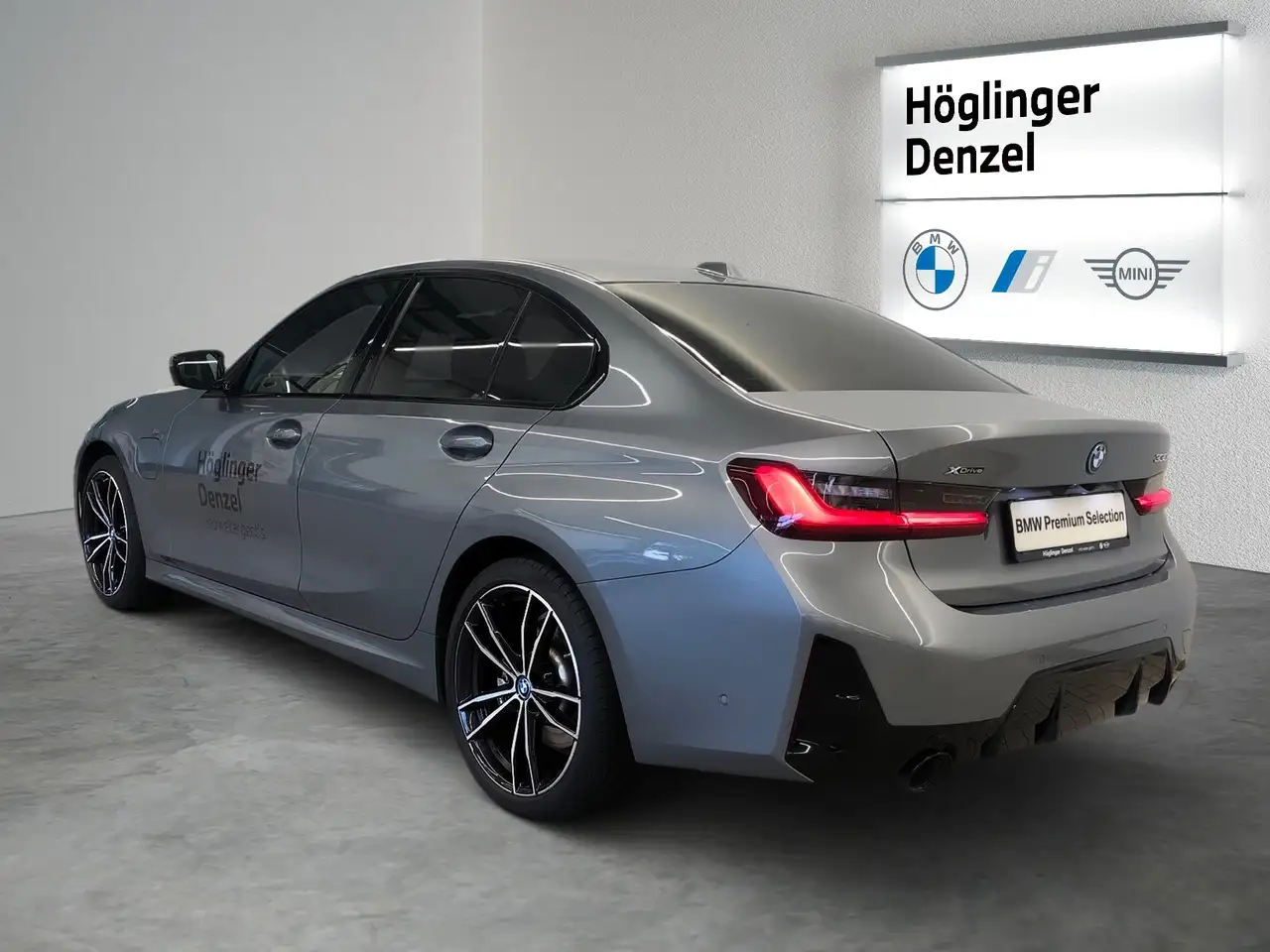 BMW 330 e xDrive 10