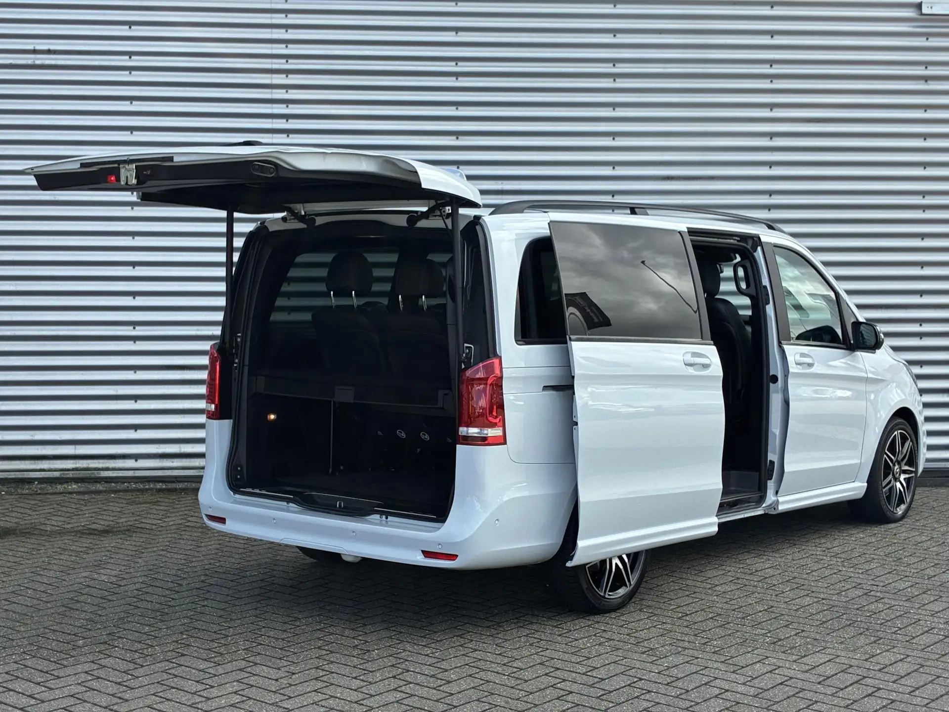 Mercedes-Benz V-Class V 300 2021 흰색 사진 4