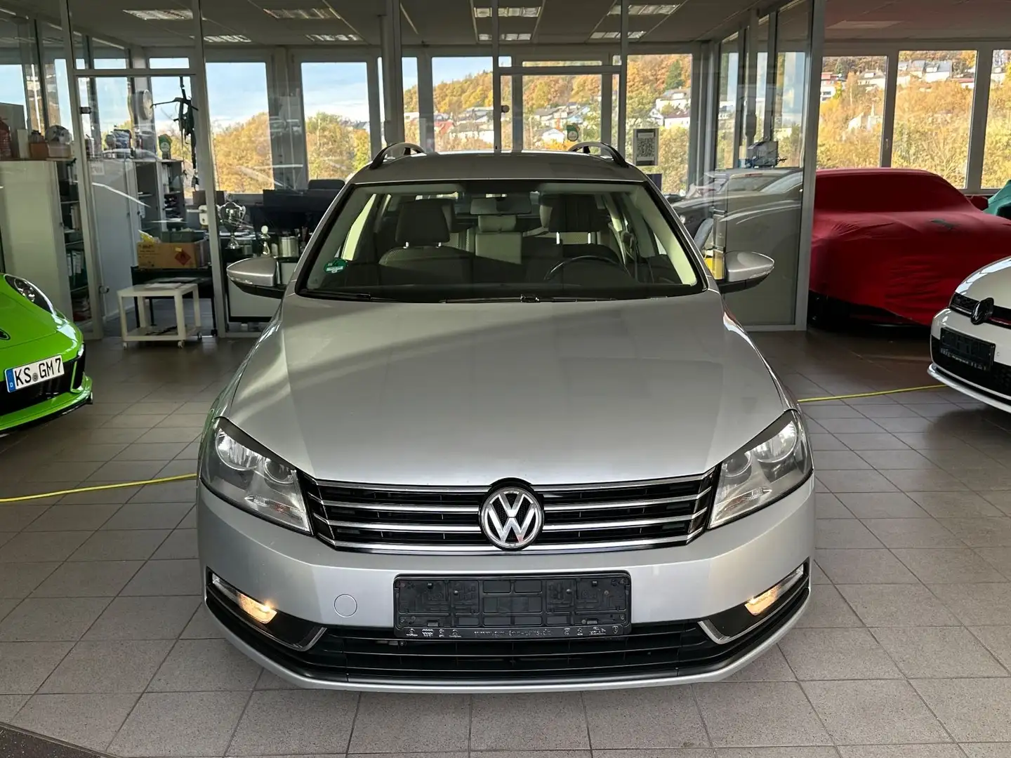 Volkswagen Passat Variant 2.0 TDI Trendline BlueMotion Silber - 2