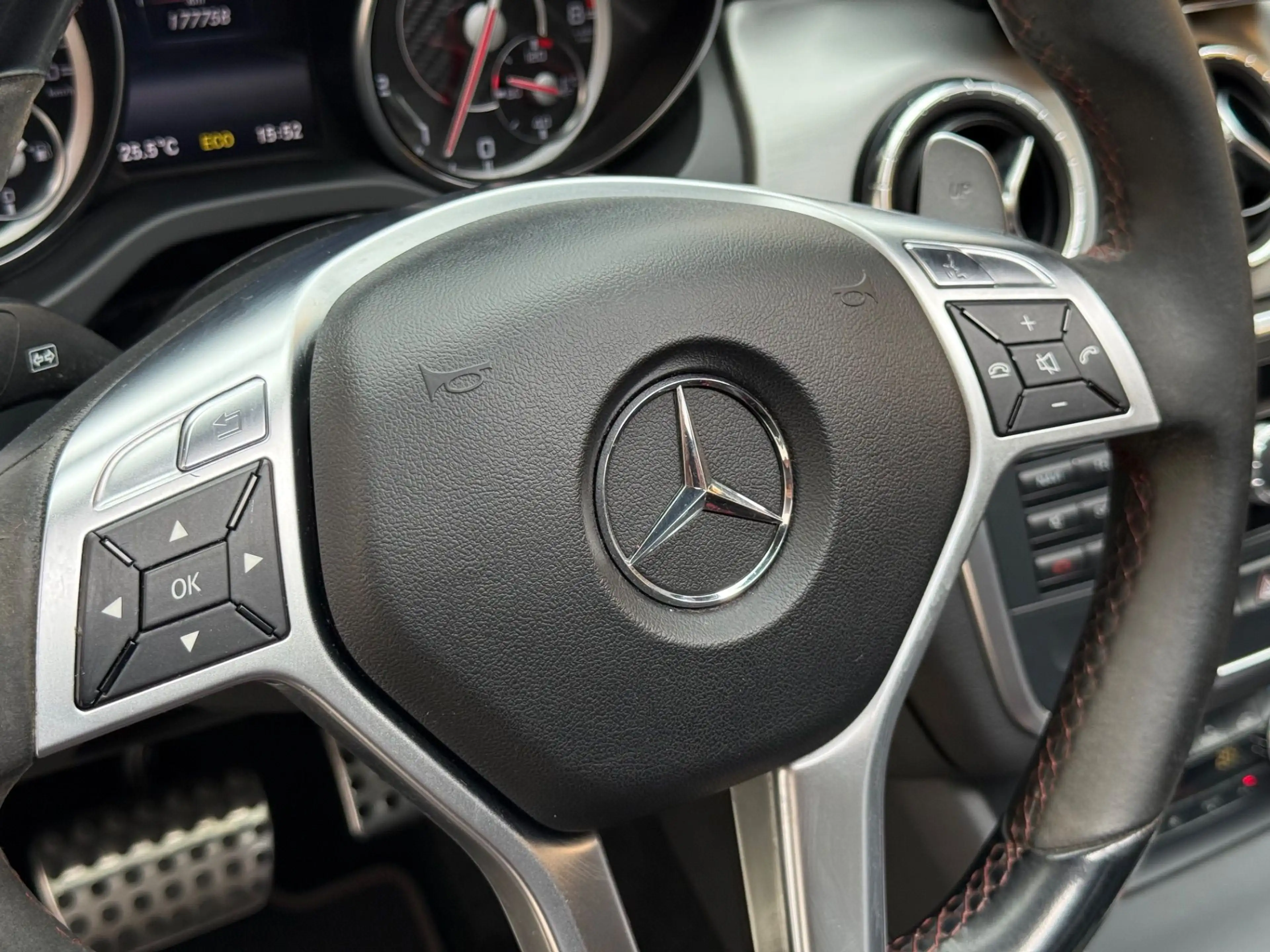 Mercedes-Benz CLA 45 AMG 4 Matic / Pano / Performance Sitze / Totwinkel — photo 12