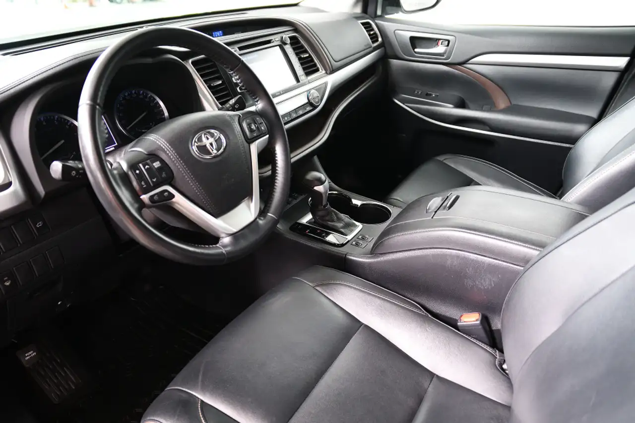 Toyota Highlander снимка Toyota Highlander