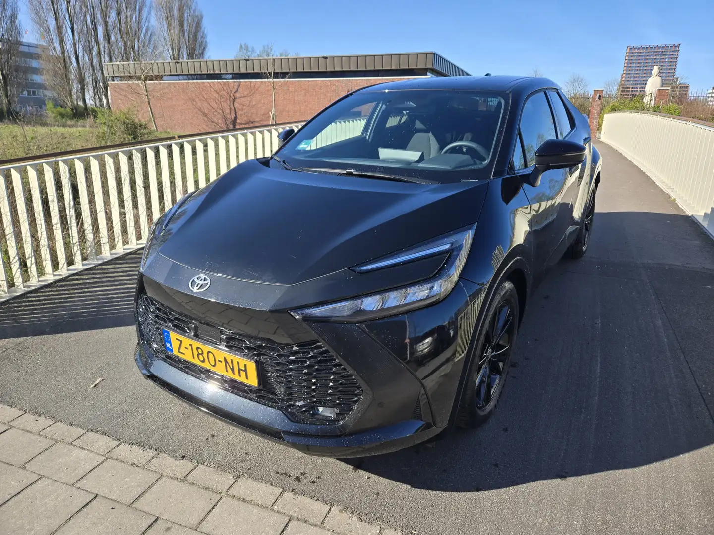 Toyota C-HR 1.8 Hybrid 140 Dynamic Schwarz - 1