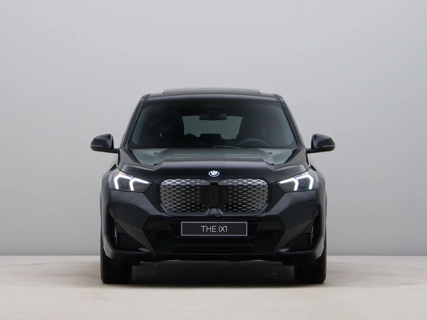 BMW iX1 xDrive30 67 kWh Schwarz - 2