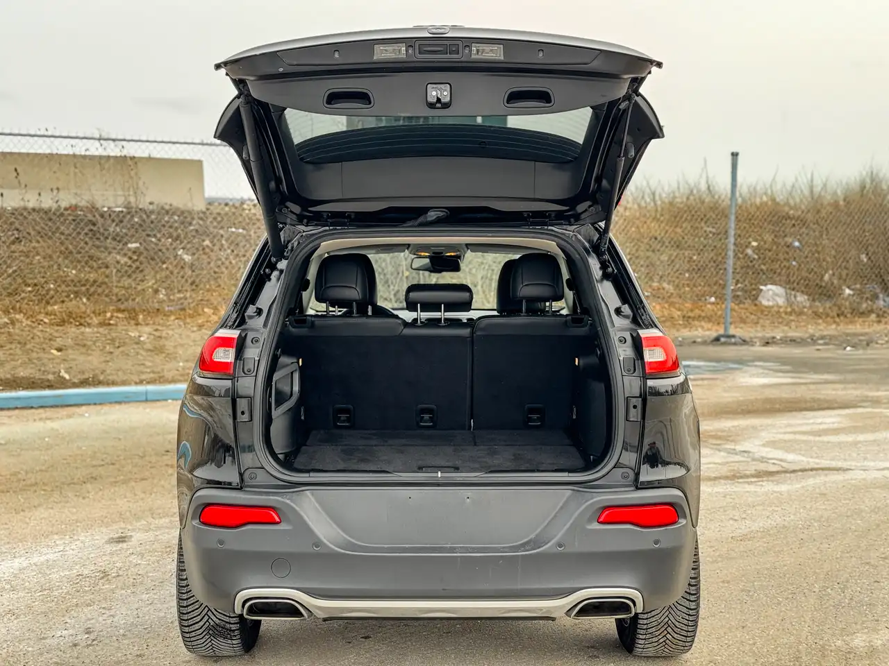 Jeep Cherokee снимка Jeep Cherokee