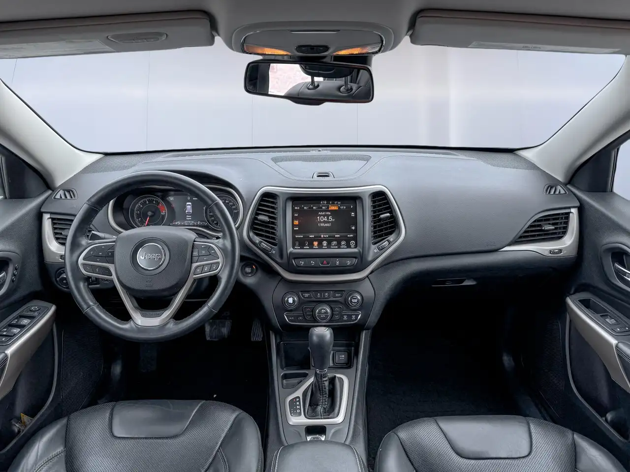 Jeep Cherokee снимка Jeep Cherokee