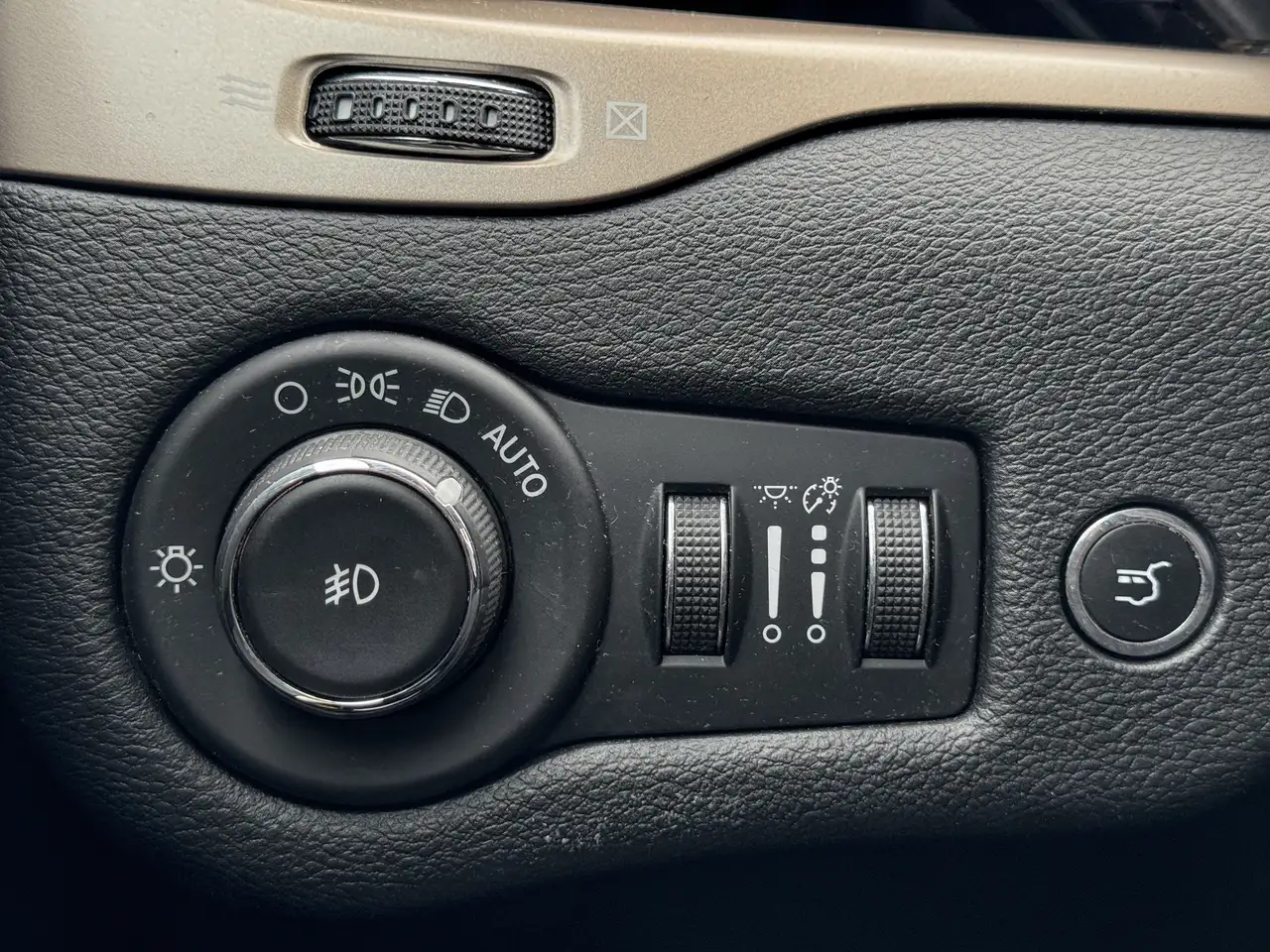 Jeep Cherokee снимка Jeep Cherokee
