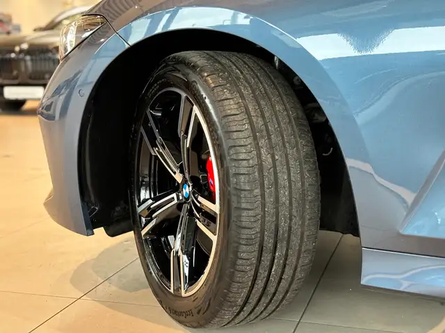 BMW 3 Series view 6