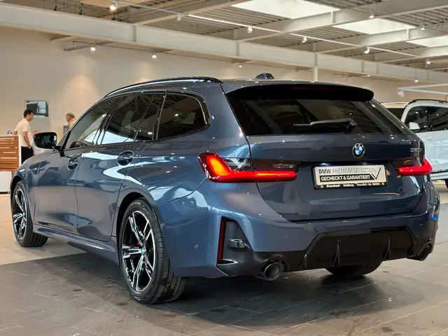 BMW 3 Series view 9