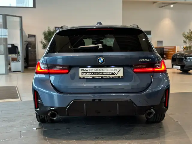 BMW 3 Series view 11