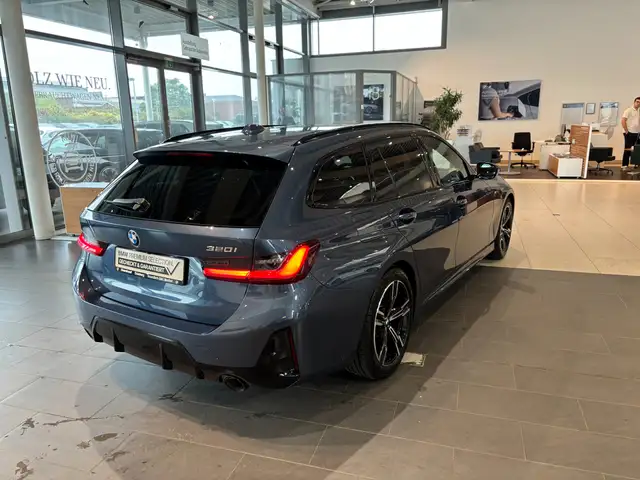 BMW 3 Series view 13