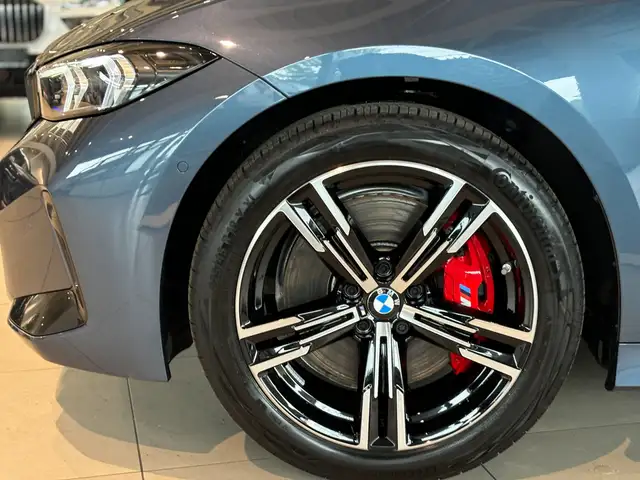 BMW 3 Series view 7
