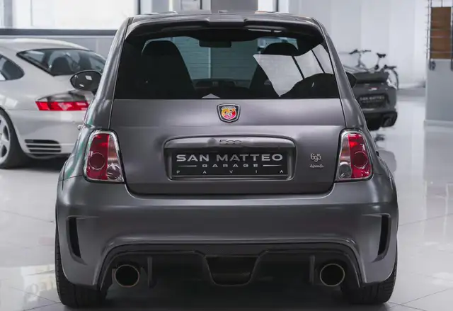 Abarth 695 view 4