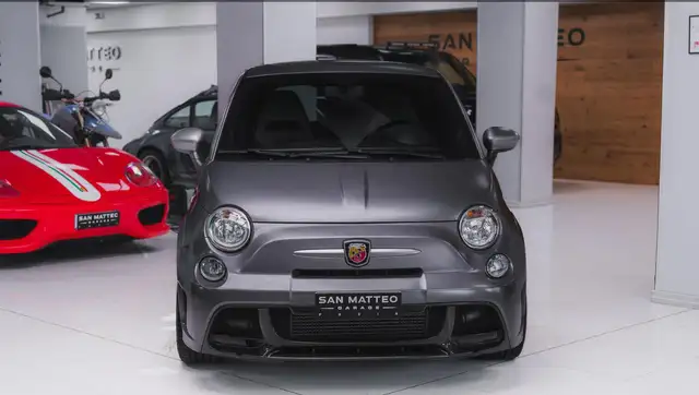 Abarth 695 view 2