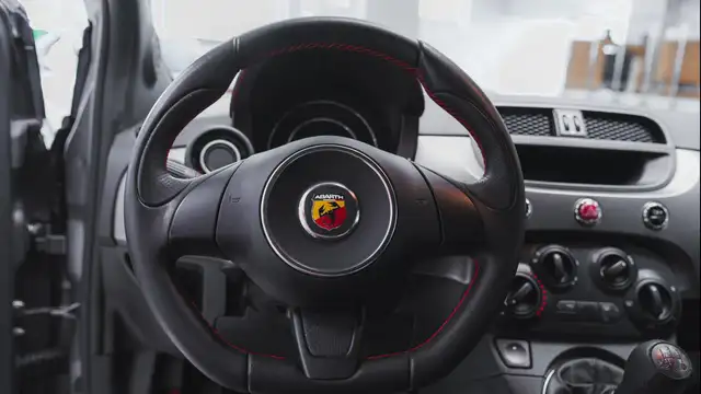 Abarth 695 view 8