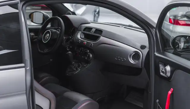 Abarth 695 view 10