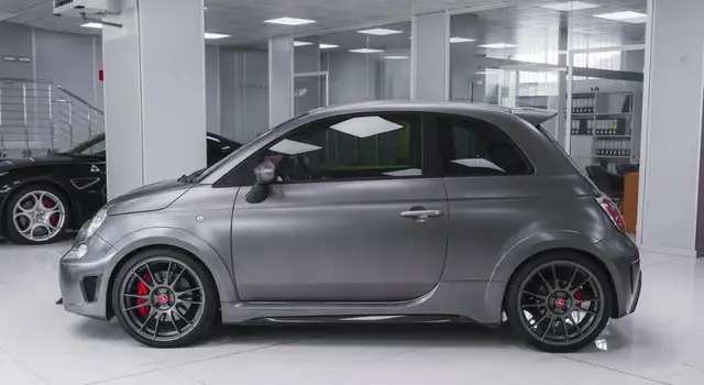 Abarth 695 view 3