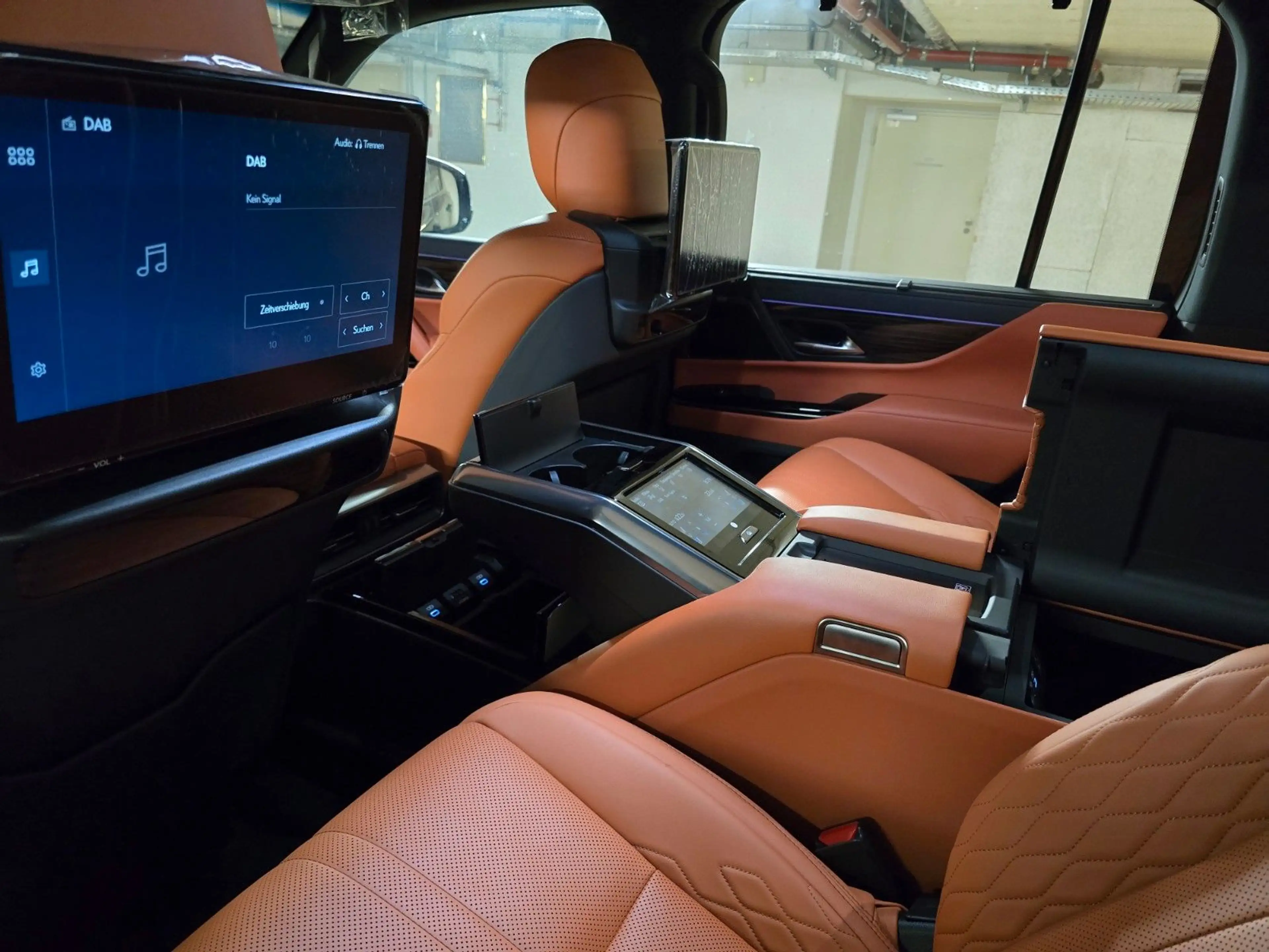 Lexus LX 600 SUPERIOR+4SEATS+V6P+415HP+NEU+2024+EUreg — photo 12