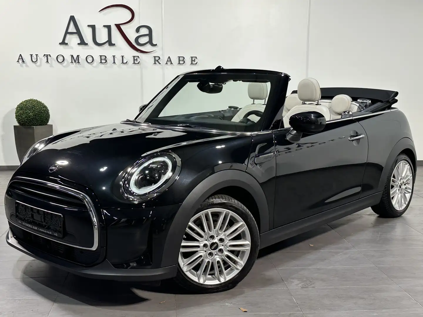 MINI Cooper Cabrio MINI Yours Trim Aut. NAV+LED+17ZO Noir - 1