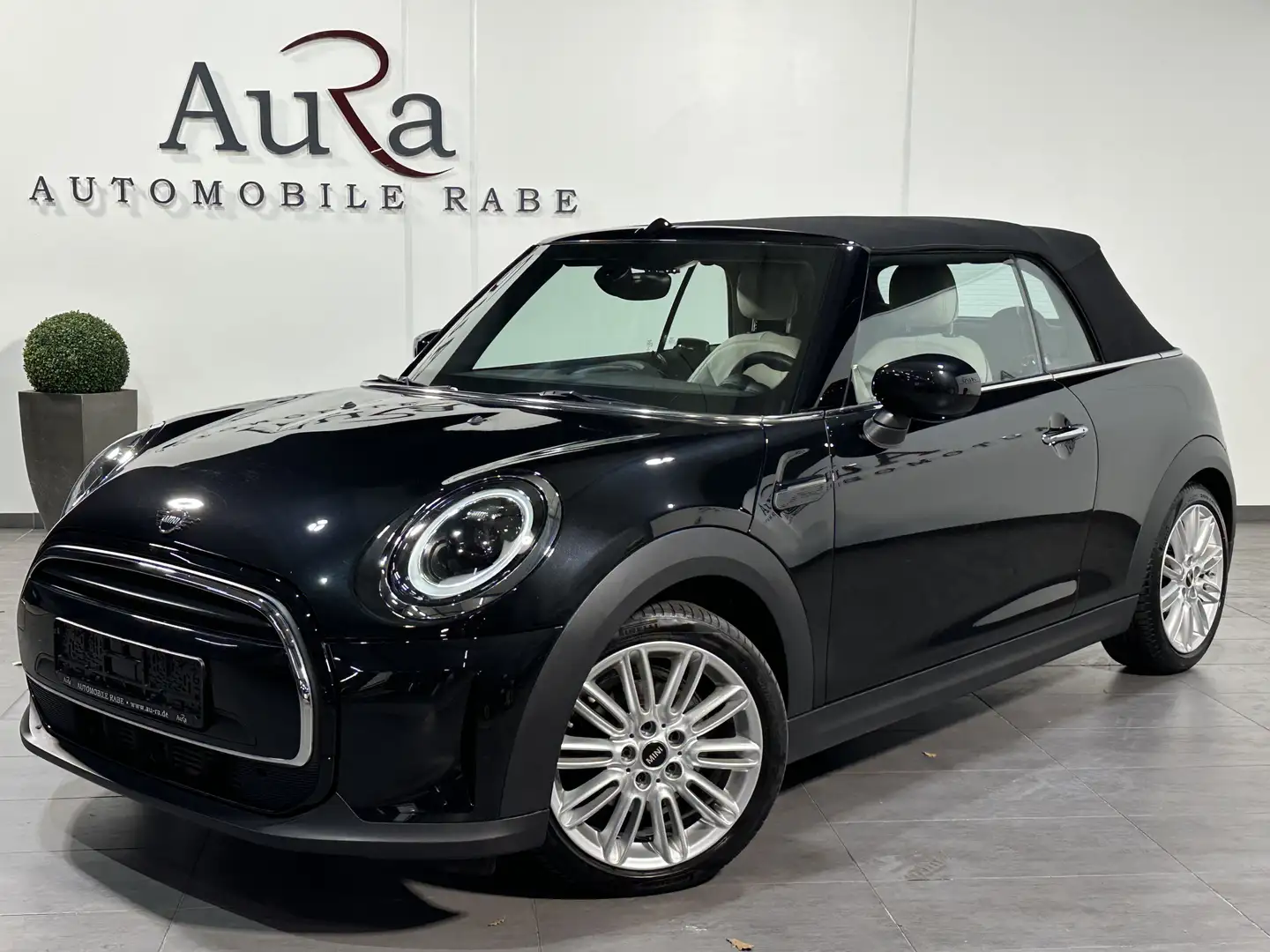 MINI Cooper Cabrio MINI Yours Trim Aut. NAV+LED+17ZO Noir - 2