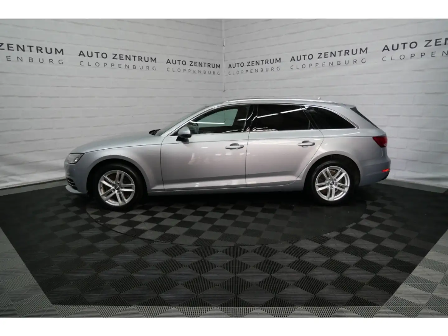 Audi A4 Sport 2.0 TDI Xenon+Navi-touch+Virtual+PDC Silber - 2