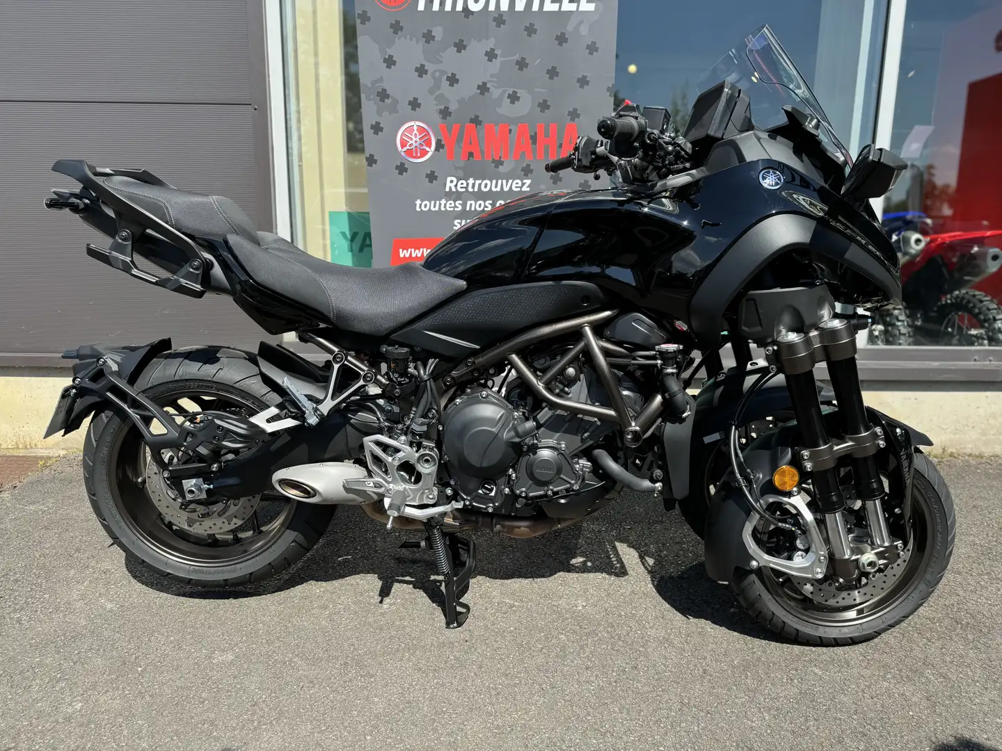 Yamaha Niken Fekete - 1