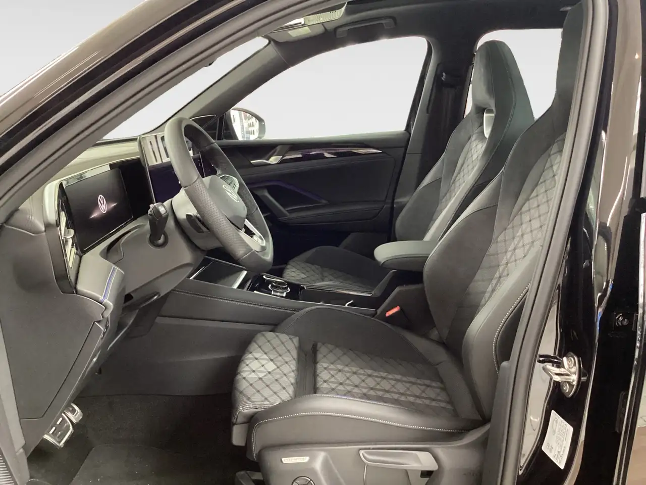 Volkswagen Tiguan 1,5 eTSI DSG R-Line Pano AHK 8