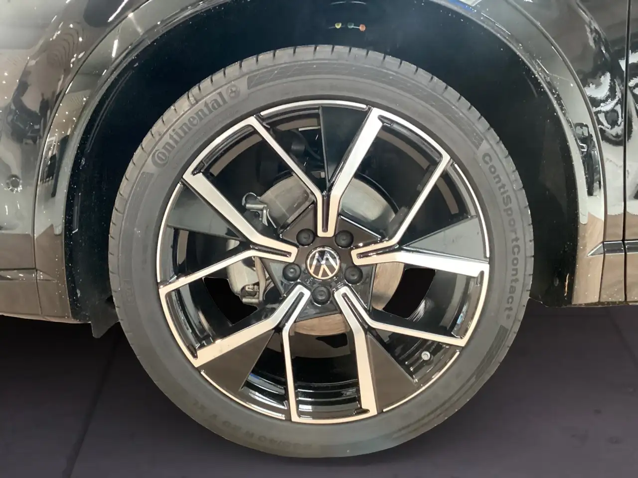 Volkswagen Tiguan 1,5 eTSI DSG R-Line Pano AHK 7